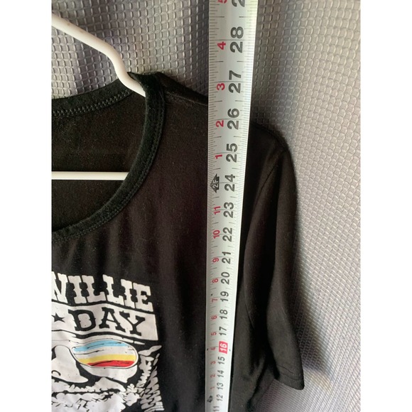 T-shirt featuring Willie Nelson - Picture 6 of 8